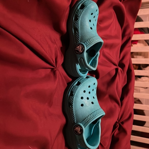 Toddler crocs used but good condition! - Picture 3 of 4